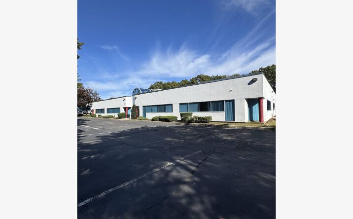 Pictures of Office property located at 300 Corporate Plaza, Islandia, NY 11749 for lease - image #1