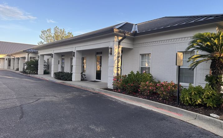 Pictures of Office property located at 1544 W 2nd St, Gulf Shores, AL 36542 for lease - image #1