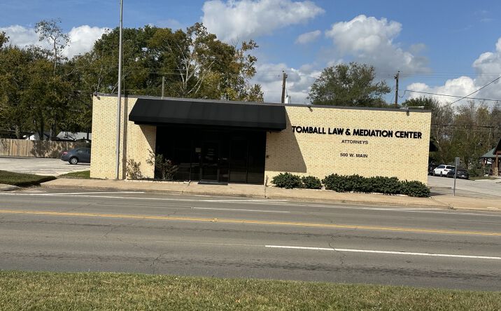Pictures of Office property located at 500 W Main St, Tomball, TX 77375 for lease - image #1