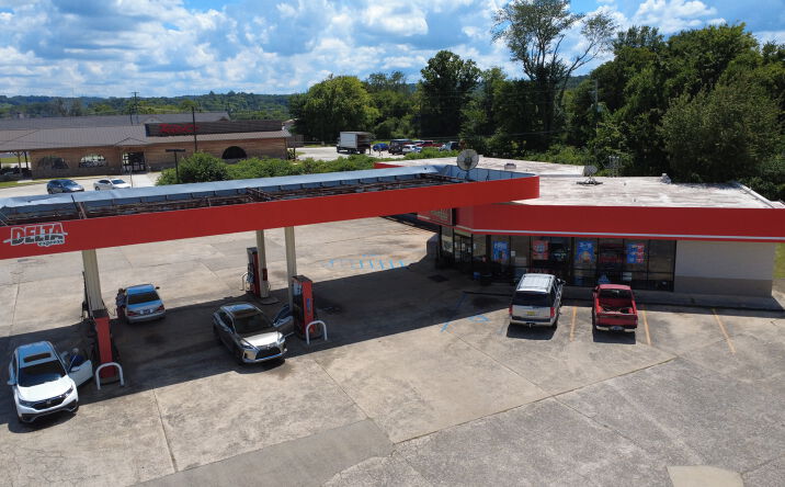 Pictures of Retail property located at 1409 Huntsville Hwy, Fayetteville, TN 37334 for lease - image #1
