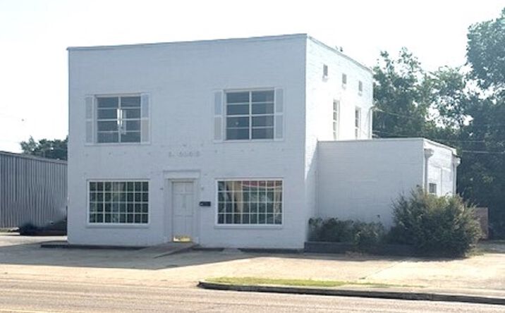 Pictures of Retail, Office property located at 218 S Gloster St, Tupelo, MS 38801 for lease - image #1