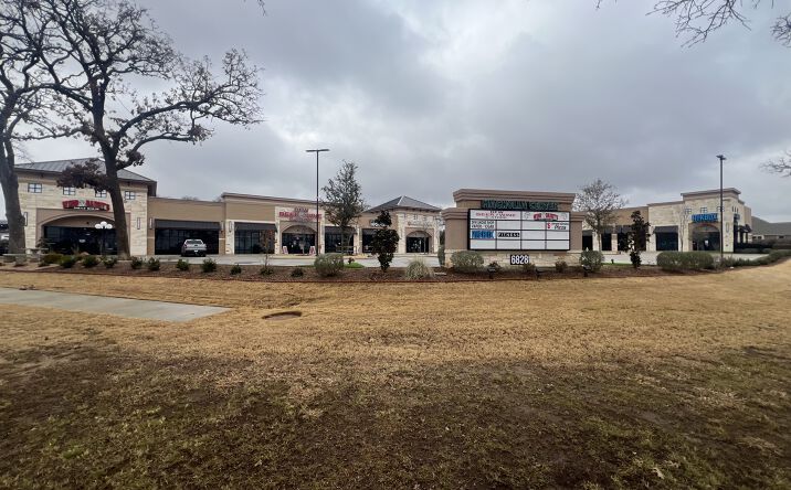 Pictures of Retail property located at 6828 S Interstate 35, Corinth, TX 76210 for lease - image #1