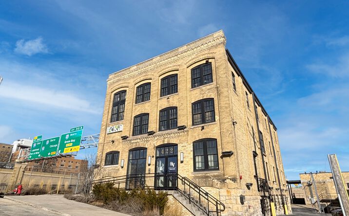 Pictures of Office property located at 422 N 15th St, Milwaukee, WI 53233 for lease - image #1
