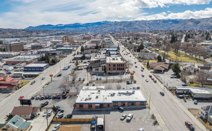 Pictures of Office property located at 325 N Chelan Ave, Wenatchee, WA 98801 for lease - image #1