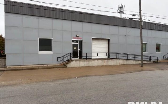 Pictures of Industrial, Retail property located at 3800 RIVER Drive, Moline, IL 61265 for lease - image #1