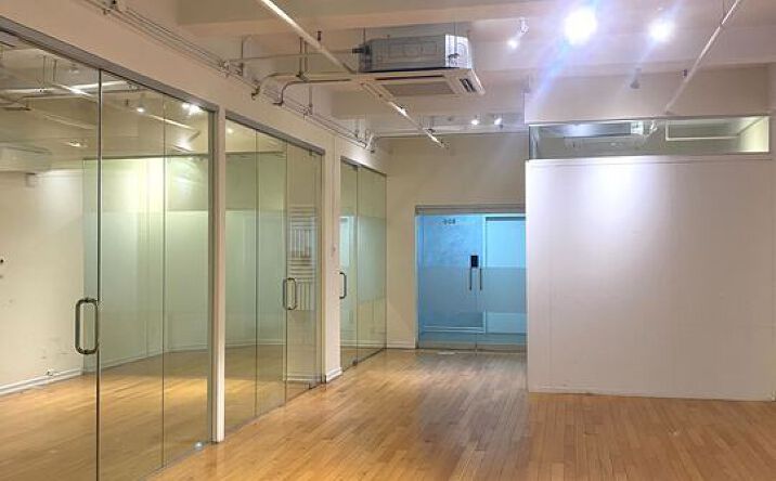 Pictures of Retail property located at 241 W 37th St, New York, NY 10018 for lease - image #1