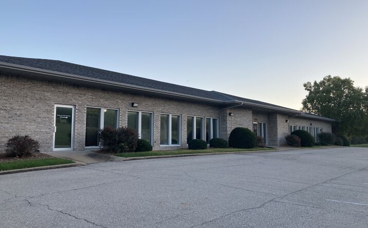 Pictures of Office property located at 3225 W Truman Blvd, Jefferson City, MO 65109 for lease - image #1