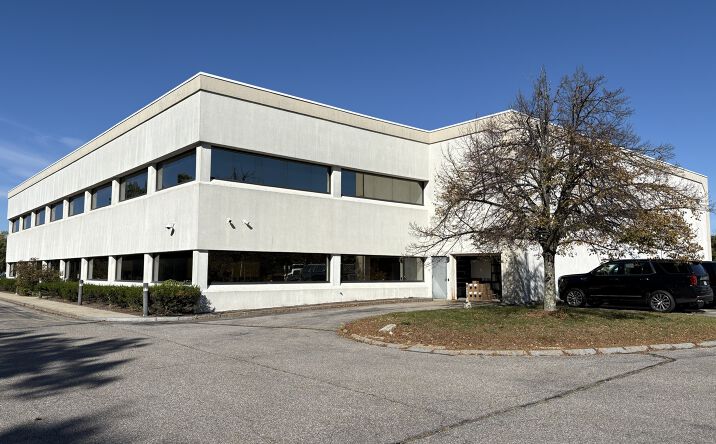 Pictures of Office property located at 117 Londonderry Turnpike, Hooksett, NH 03106 for lease - image #1