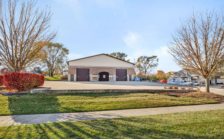 Pictures of Industrial property located at 801 Brian Dr, Crest Hill, IL 60403 for lease - image #1