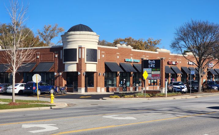 Pictures of Retail property located at 434 Roosevelt Rd, Glen Ellyn, IL 60137 for lease - image #1