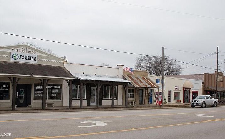 Pictures of Retail, Office property located at 112 W Main Street, Van, TX 75790 for lease - image #1
