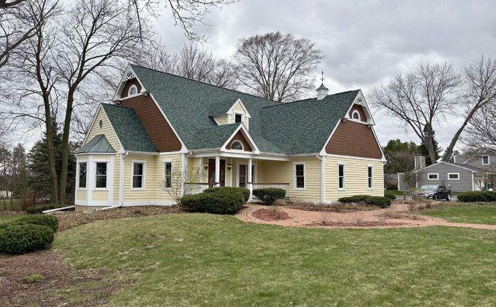 Pictures of Office property located at W62N225 Washington Ave, Cedarburg, WI 53012 for lease - image #1