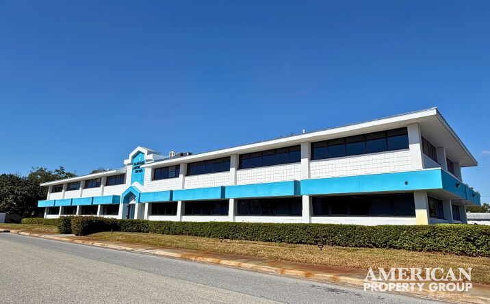 Pictures of Office property located at 1945 Versailles St, Sarasota, FL 34239 for lease - image #1