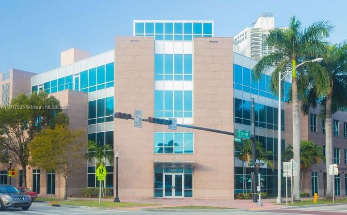 Pictures of Office property located at 1000 5th St # 304, Miami Beach, FL 33139 for lease - image #1