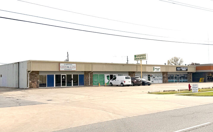 Pictures of Retail property located at 315 N Aspen Ave, Broken Arrow, OK 74012 for lease - image #1