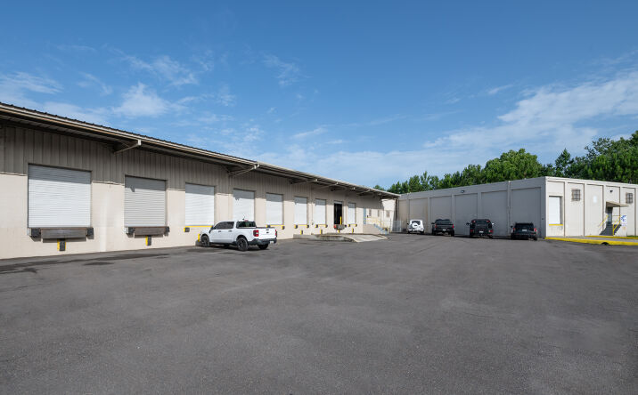 Pictures of Industrial property located at 3028 Mercury Rd, Jacksonville, FL 32207 for lease - image #1