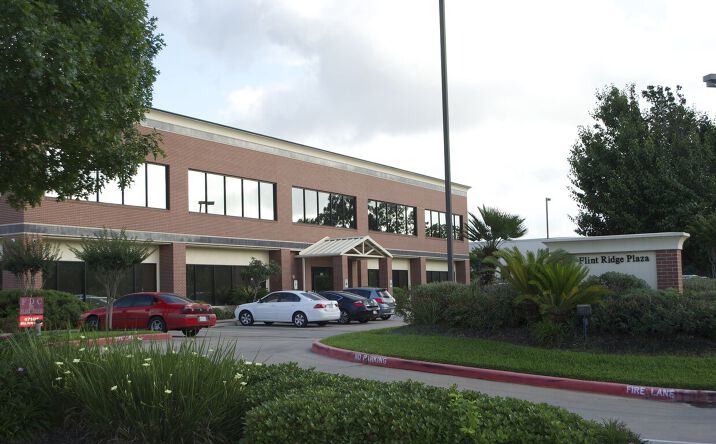 Pictures of Office property located at 201 Flint Ridge Rd, Webster, TX 77598 for lease - image #1