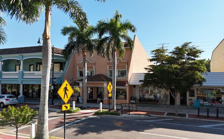 Pictures of Retail, Office property located at 325 W Venice Ave, Venice, FL 34285 for lease - image #1