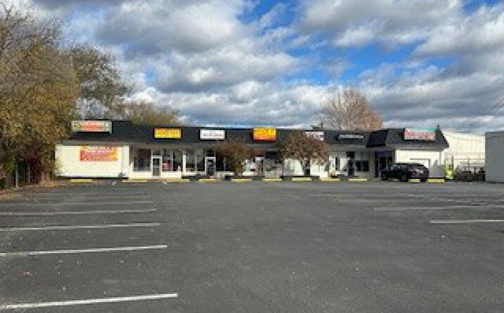 Pictures of Retail property located at 119 Greenbank Rd, Wilmington, DE 19808 for lease - image #1