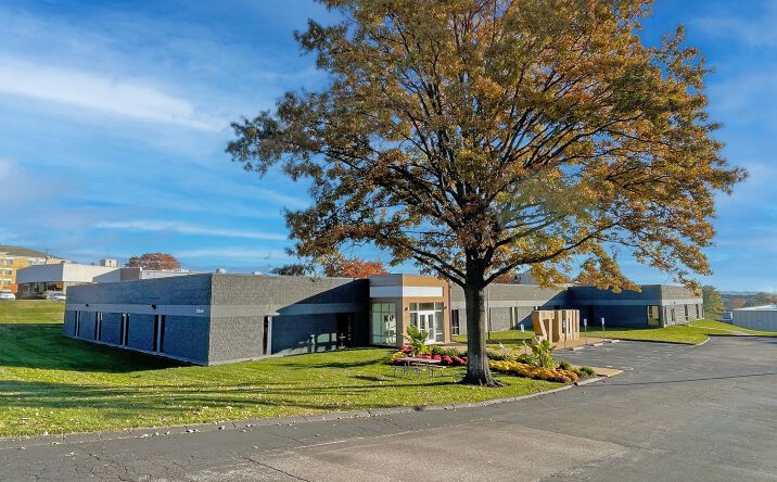 Pictures of Office property located at 2060 Craigshire Drive, Maryland Heights, MO 63144 for lease - image #1