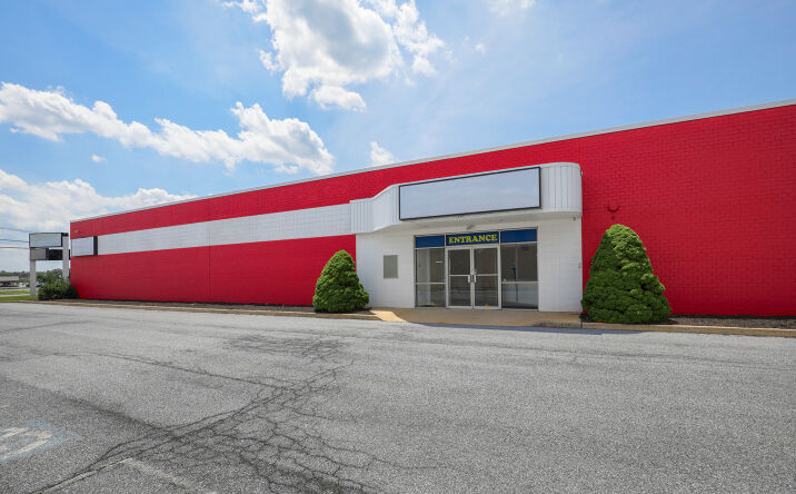Pictures of Retail property located at 820 Plaza Blvd, Lancaster, PA 17601 for lease - image #1