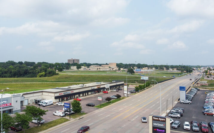 Pictures of Retail property located at 3508 W 41st St, Sioux Falls, SD 57106 for lease - image #1