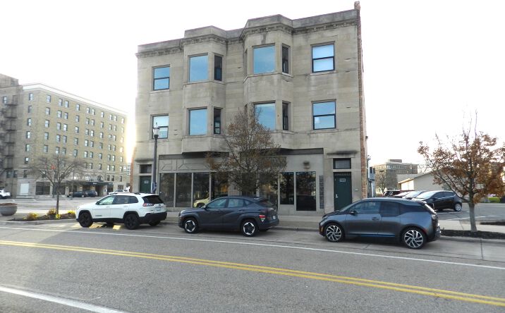 Pictures of Retail, Restaurant, Office, Industrial, Land property located at 136 Territorial Road, Benton Harbor, MI 49022 for lease - image #1