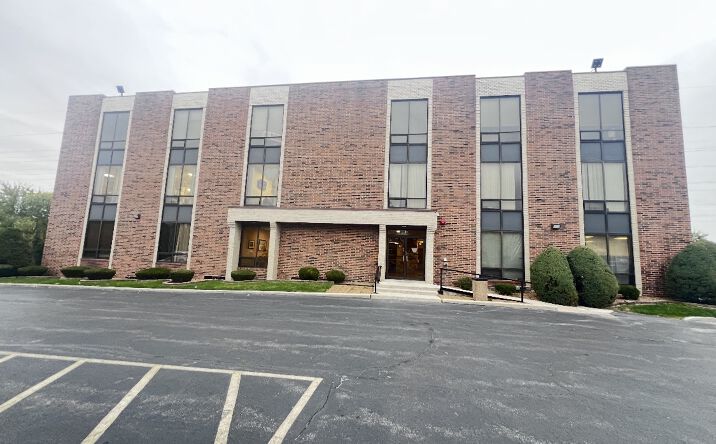Pictures of Office property located at 7804 W College Dr, Palos Heights, IL 60463 for lease - image #1