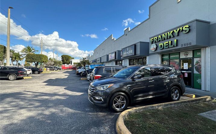 Pictures of Industrial property located at 2562 W 84th St # A #8-A, Hialeah, FL 33016 for lease - image #1
