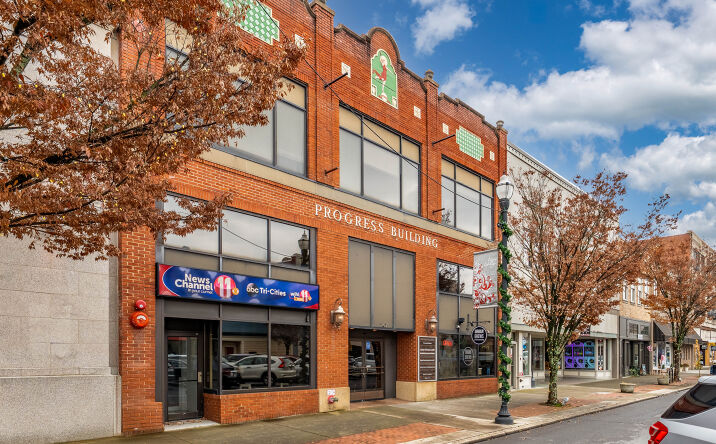 Pictures of Retail, Office property located at 247 Broad St, Kingsport, TN 37660 for lease - image #1