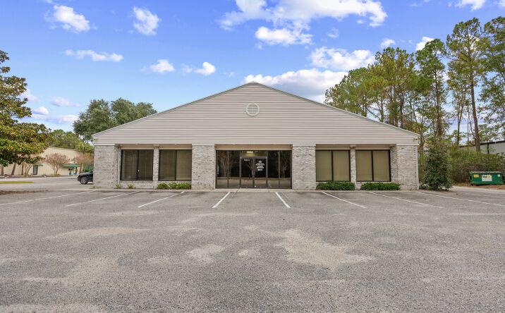 Pictures of Office property located at 313 Commerce Dr, Pawleys Island, SC 29585 for lease - image #1
