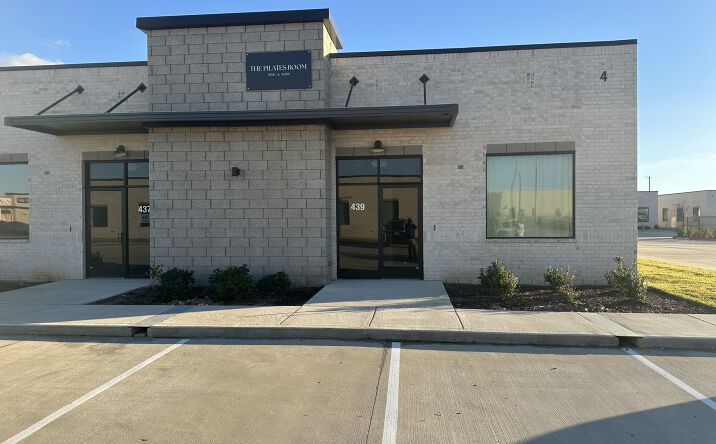 Pictures of Retail, Office property located at 439 Riviera Ln, Fulshear, TX 77423 for lease - image #1