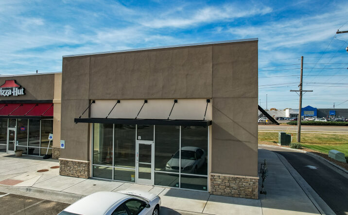 Pictures of Retail property located at 2935 S 9th St, Salina, KS 67401 for lease - image #1