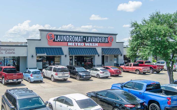 Pictures of Retail property located at 1901–2403 E Red River St, Victoria, TX 77901 for lease - image #1