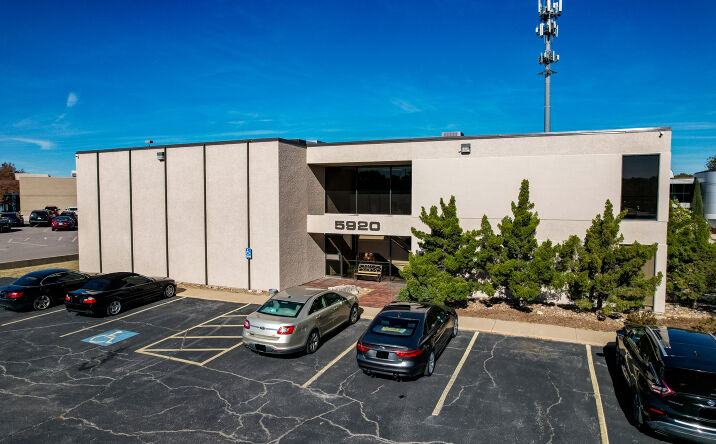 Pictures of Office property located at 5920 E Central Ave, Wichita, KS 67208 for lease - image #1