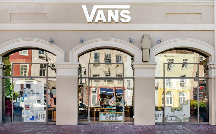 Pictures of Retail property located at 400 N Peters St, New Orleans, LA 70130 for lease - image #1