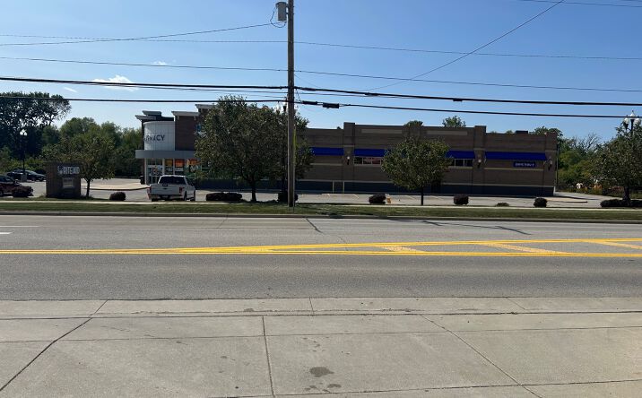 Pictures of Retail, Restaurant, Special Purpose property located at 479 Main St, Grafton, OH 44044 for lease - image #1