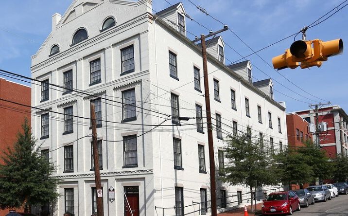 Pictures of Office property located at 2020 E Franklin St, Richmond, VA 23223 for lease - image #1