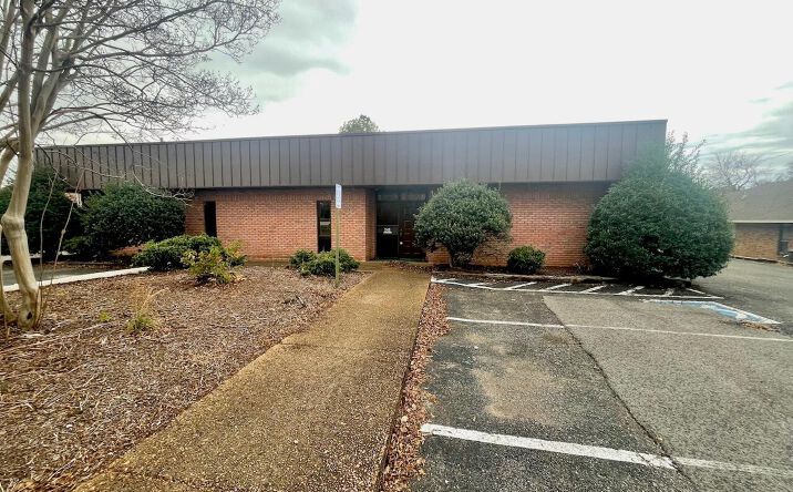 Pictures of Office property located at 240 Carriage House Drive, Jackson, TN 38305 for lease - image #1