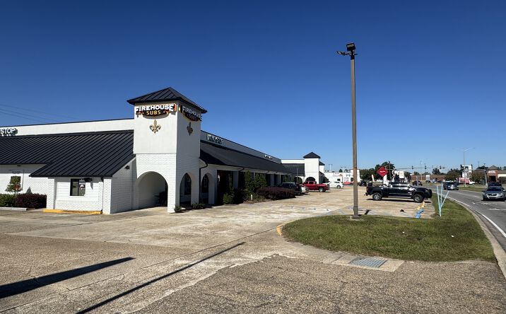 Pictures of Retail property located at 113 Belle Terre Blvd, LaPlace, LA 70068 for lease - image #1
