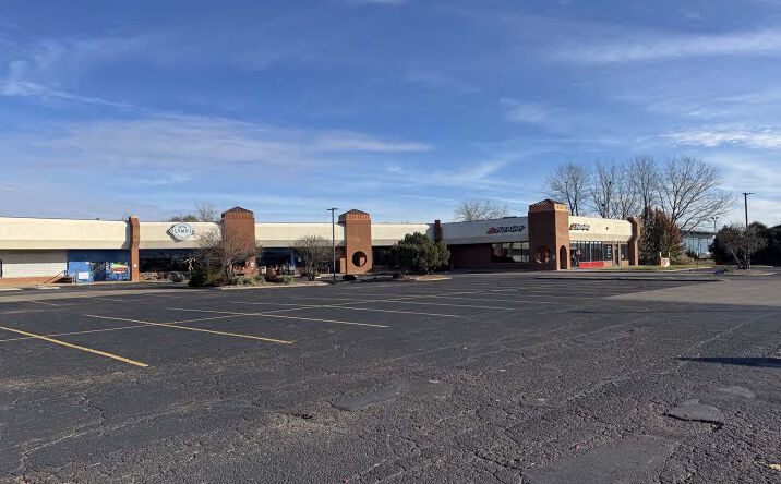 Pictures of Retail, Office property located at 1301 W Pioneer Pkwy, Peoria, IL 61615 for lease - image #1