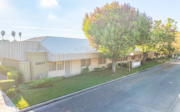 Pictures of Office property located at 2511 W Shaw Ave, Fresno, CA 93711 for lease - image #1