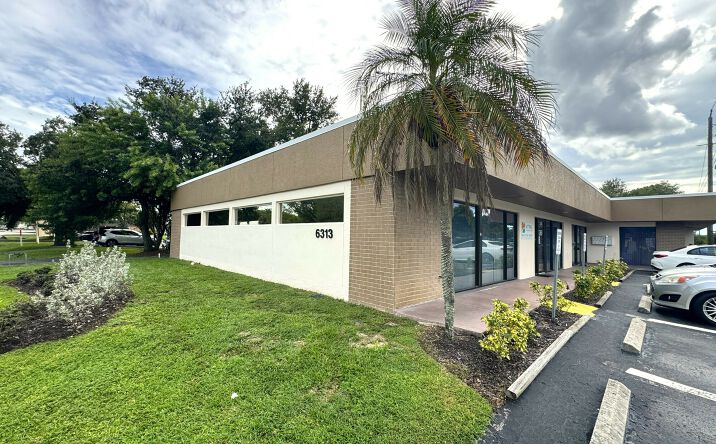 Pictures of Office property located at 6313 Corporate Ct, Fort Myers, FL 33919 for lease - image #1