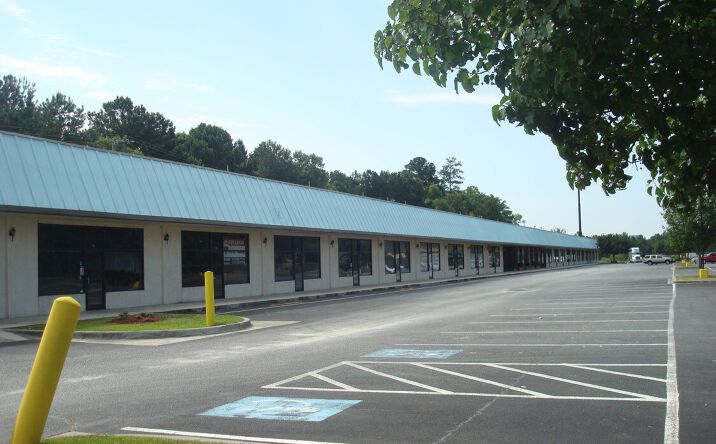 Pictures of Restaurant, Office, Retail property located at 200 Governor Treutlen Rd, Pooler, GA 31322 for lease - image #1