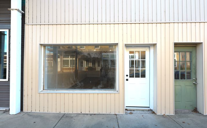 Pictures of Retail, Office, Restaurant property located at 414 N Market St, Marion, IL 62959 for lease - image #1