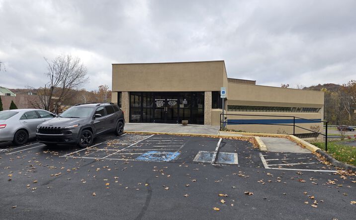 Pictures of Office property located at 1155 Volunteer Pkwy, Suite 210, Bristol, TN 37620 for lease - image #1