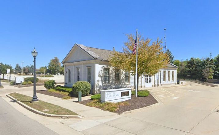 Pictures of Office property located at 27 N Main St, Crystal Lake, IL 60014 for lease - image #1