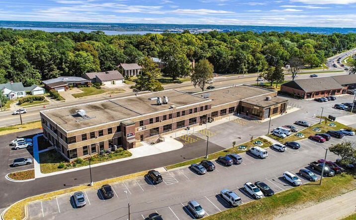Pictures of Retail, Office, Restaurant property located at 6035 Knoxville Ave, Peoria, IL 61614 for lease - image #1