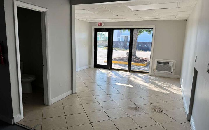 Pictures of Retail, Industrial property located at 83 NW 15th Pl, Pompano Beach, FL 33060 for lease - image #1