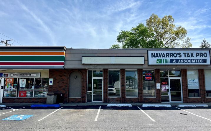 Pictures of Retail, Office property located at 706 1/2 E Lincolnway, Valparaiso, IN 46383 for lease - image #1